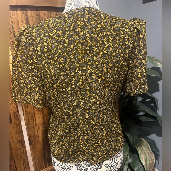 Sugar + Lips button down top size medium - Picture 2 of 3